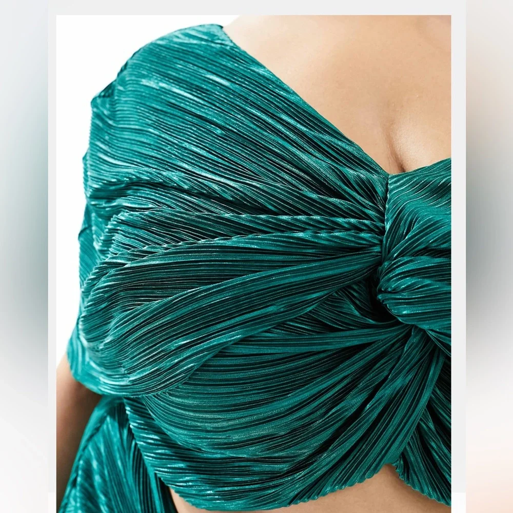 ASOS DESIGN Curve two in one fallen shoulder plisse maxi dress in bottle green - Picture 3 of 4